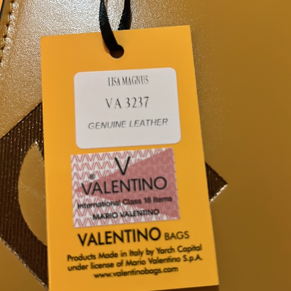 VALENTINO
HANDBAGS - Picture 8 of 8